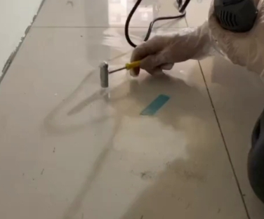 隰县瓷砖开裂维修公司专业分享瓷砖在铺贴前如果没有沥干水分，将会导致以下问题